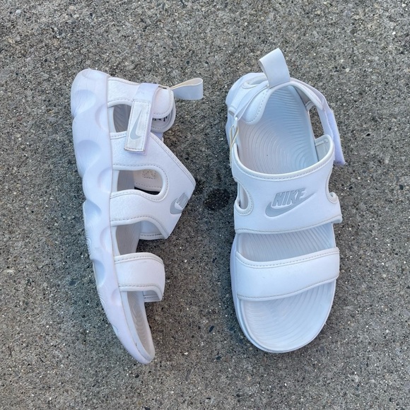 Nike Shoes - Nike Owaysis white sandal